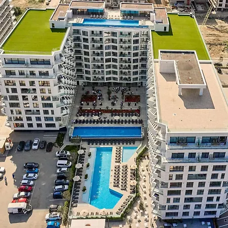 Ozi In Infinity - Parking * Mamaia